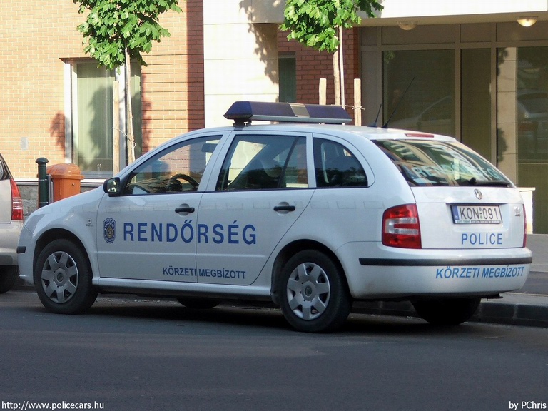 Skoda Fabia, fotó: PChris
Keywords: rendőrautó rendőrség rendőr magyar Magyarország KON-091 Hungary hungarian police policecar