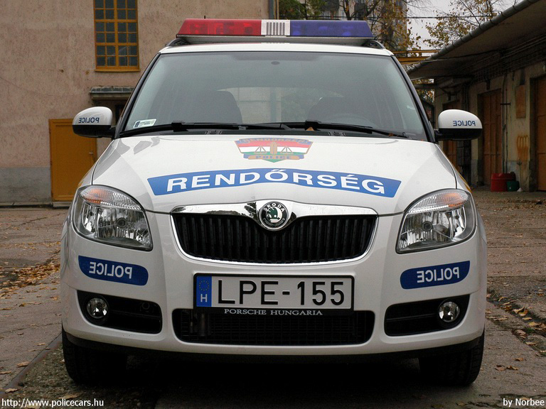 Skoda Fabia II, fotó: Norbee
Keywords: rendőrautó rendőrség rendőr magyar Magyarország LPE-155 Hungary hungarian police policecar