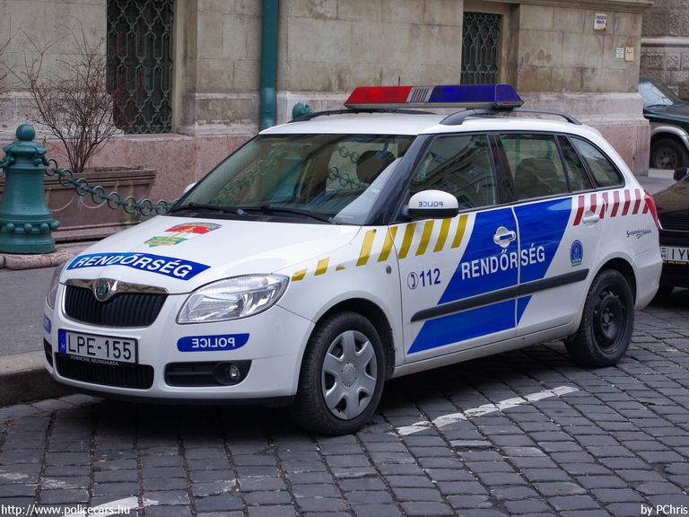 Skoda Fabia II, fotó: PChris
Keywords: rendőr rendőrautó rendőrség magyar Magyarország LPE-155 Hungary hungarian police policecar