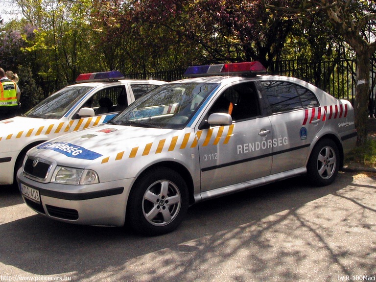 Skoda Octavia, fotó: R-100Maci
Keywords: rendőr rendőrautó rendőrség magyar Magyarország KDC-403 Hungary hungarian police policecar