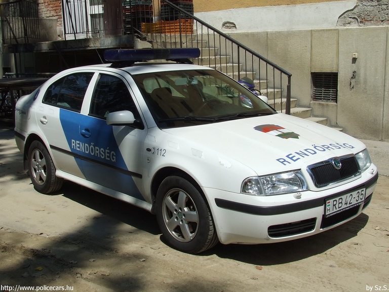 Skoda Octavia, fotó: Sz.S.
Keywords: rendőr rendőrautó rendőrség magyar Magyarország RB42-35 Hungary hungarian police policecar