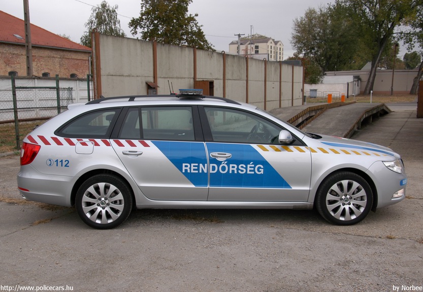Skoda Superb, fotó: Norbee
Keywords: rendőr rendőrautó rendőrség magyar Magyarország Hungary hungarian police policecar