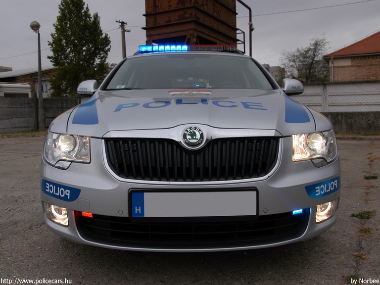 Skoda Superb, fotó: Norbee
Keywords: rendőr rendőrautó rendőrség magyar Magyarország Hungary hungarian police policecar