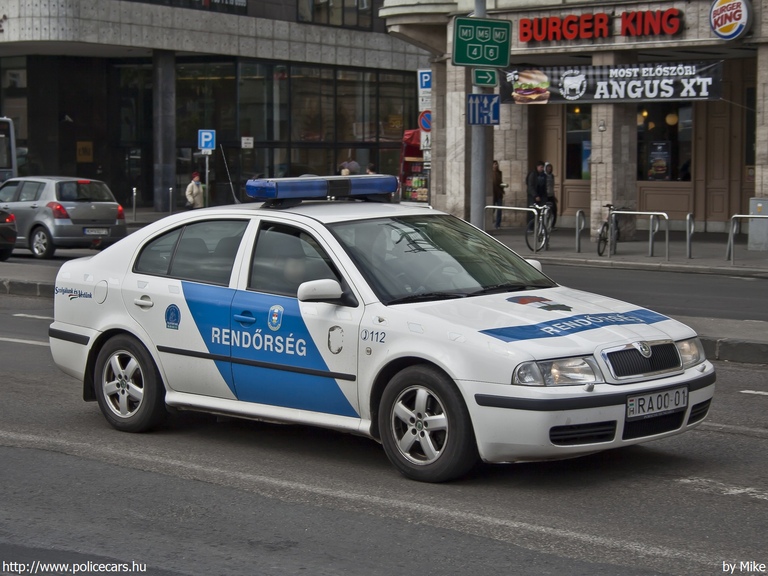 Skoda Octavia 1.8T, fotó: Mike
Keywords: rendőr rendőrautó rendőrség magyar Magyarország RA00-01 Hungary hungarian police policecar