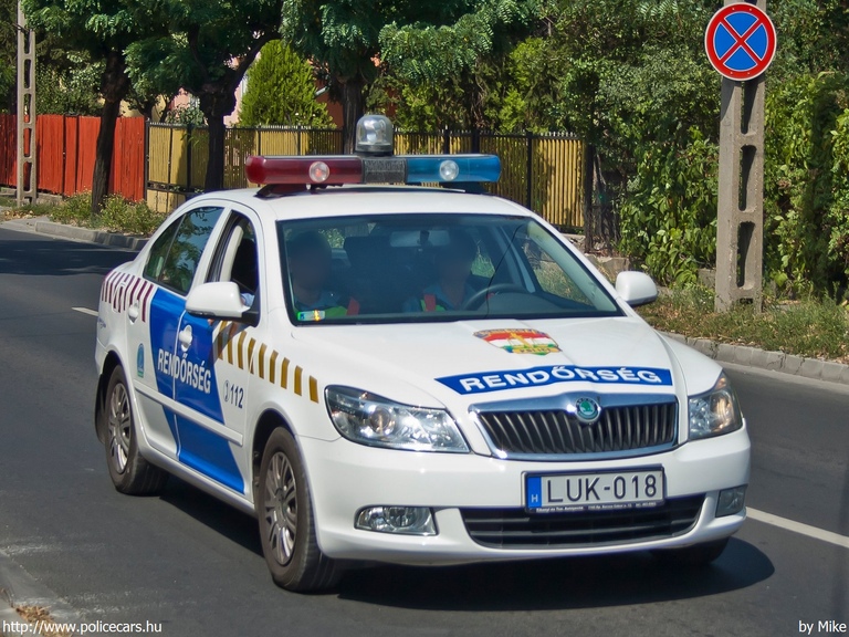 Skoda Octavia II, fotó: Mike
Keywords: rendőrség rendőr rendőrautó magyar Magyarország LUK-018 Hungary hungarian police policecar