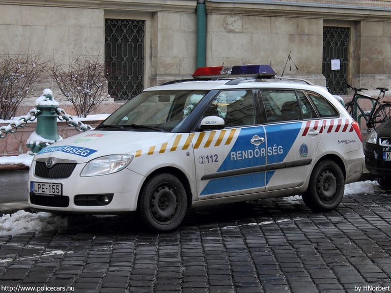 Skoda Fabia II, fotó: HNorbert
Keywords: rendőr rendőrautó rendőrség magyar Magyarország LPE-155 Hungary hungarian police policecar