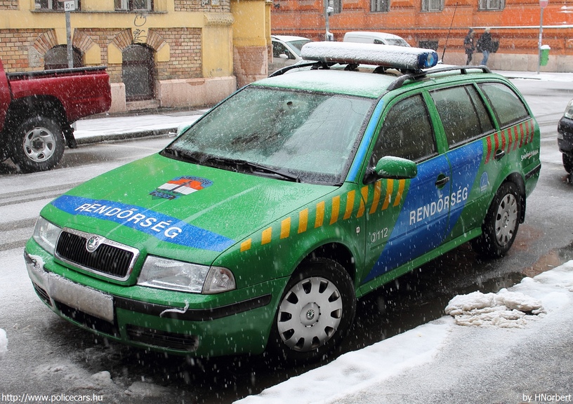 Skoda Octavia, fotó: HNorbert
Keywords: rendőr rendőrautó rendőrség magyar Magyarország KST-996 Hungary hungarian police policecar