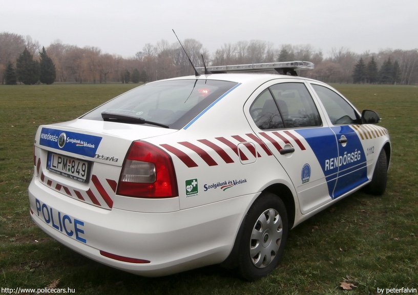 Skoda Octavia II TSi, fotó: peterfalvin
Keywords: rendőr rendőrautó rendőrség magyar Magyarország LPM-849 Hungary hungarian police policecar