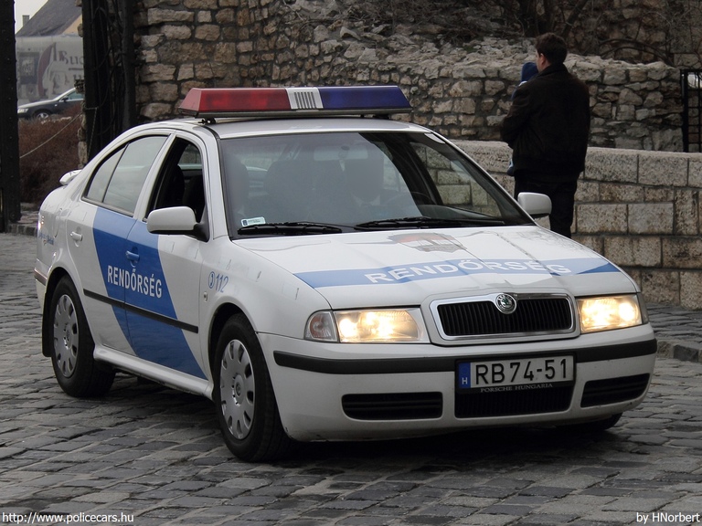 Skoda Octavia, fotó: HNorbert
Keywords: rendőr rendőrautó rendőrség magyar Magyarország RB74-51 Hungary hungarian police policecar