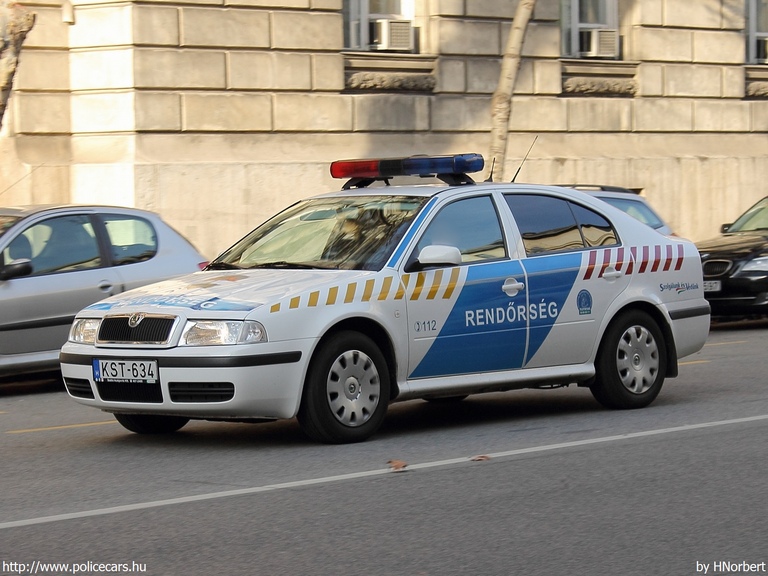 Skoda Octavia, fotó: HNorbert
Keywords: rendőr rendőrautó rendőrség magyar Magyarország KST-634 Hungary hungarian police policecar