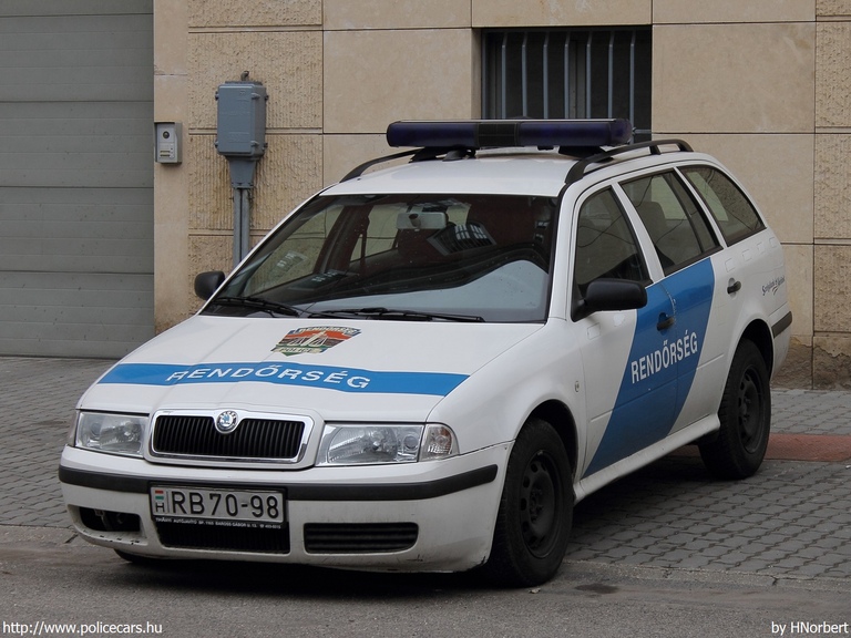 Skoda Octavia, fotó: HNorbert
Keywords: rendőrség rendőr rendőrautó magyar Magyarország RB70-98 Hungary hungarian police policecar