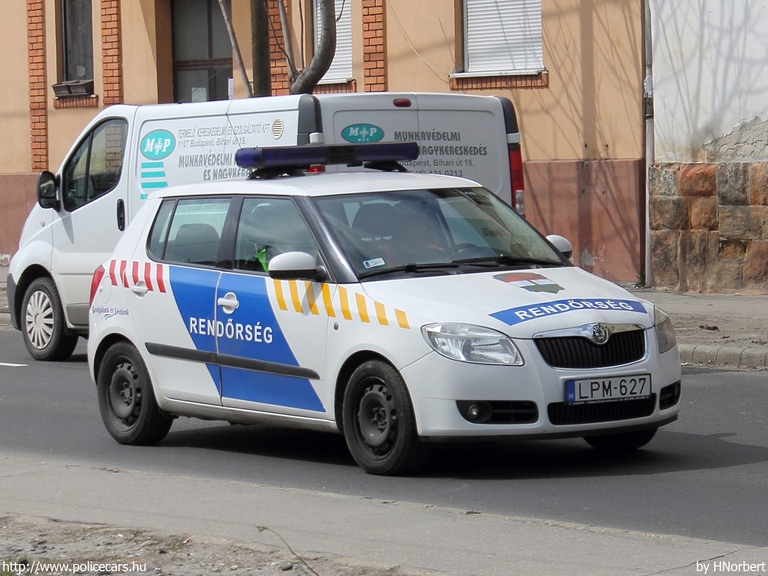 Skoda Fabia II, fotó: HNorbert
Keywords: rendőr rendőrautó rendőrség magyar Magyarország LPM-627 Hungary hungarian police policecar