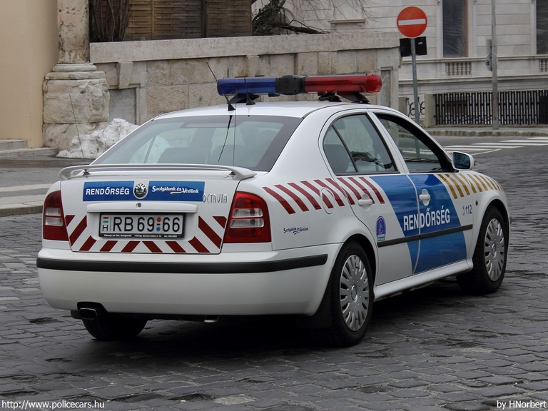Skoda Octavia RS, fotó: HNorbert
Keywords: rendőrség rendőr rendőrautó magyar Magyarország RB69-66 Hungary hungarian police policecar