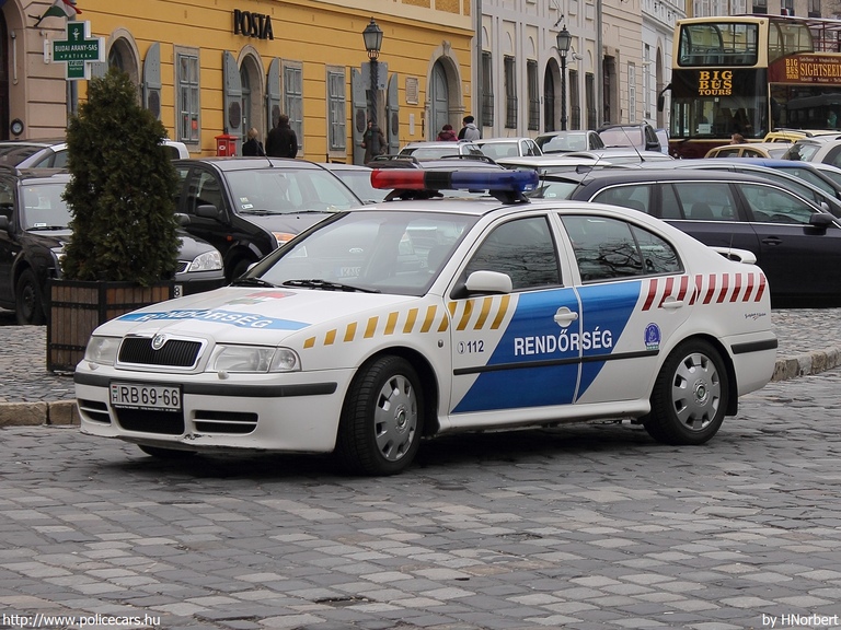 Skoda Octavia RS, fotó: HNorbert
Keywords: rendőrség rendőr rendőrautó magyar Magyarország RB69-66 Hungary hungarian police policecar