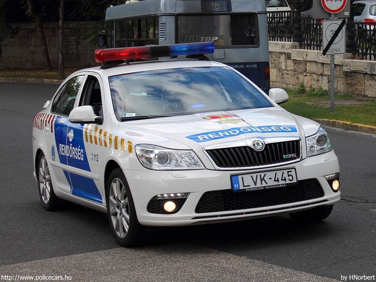 Skoda Octavia II vRS facelift, fotó: HNorbert
Keywords: rendőr rendőrautó rendőrség magyar Magyarország LVK-445 Hungary hungarian police policecar