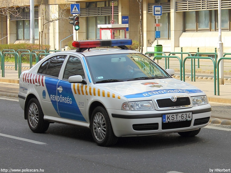 Skoda Octavia, fotó: HNorbert
Keywords: rendőrség rendőrautó rendőr magyar Magyarország KST-634 Hungary hungarian police policecar