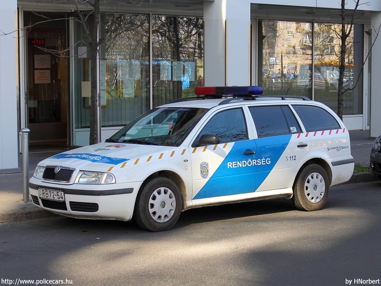 Skoda Octavia, fotó: HNorbert
Keywords: rendőrautó rendőrség rendőr magyar Magyarország RB72-54 Hungary hungarian police policecar