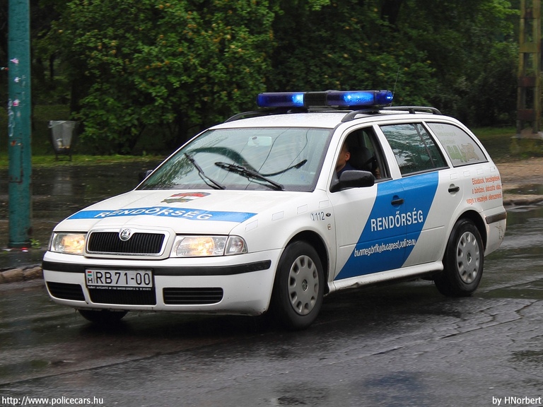 Skoda Octavia, fotó: HNorbert
Keywords: rendőrautó rendőrség rendőr magyar Magyarország RB71-00 Hungary hungarian police policecar
