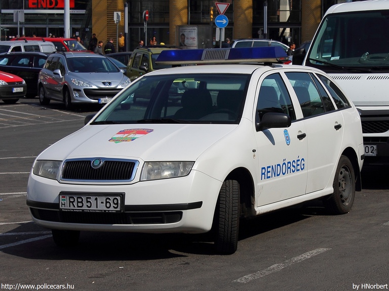 Skoda Fabia, fotó: HNorbert
Keywords: rendőrautó rendőrség rendőr magyar Magyarország RB51-69 Hungary hungarian police policecar