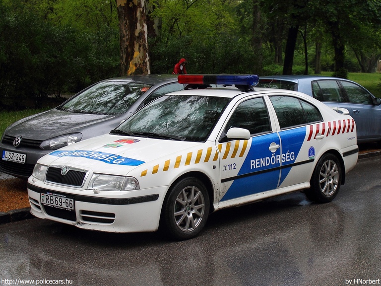 Skoda Octavia RS, fotó: HNorbert
Keywords: rendőrautó rendőrség rendőr magyar Magyarország RB69-66 Hungary hungarian police policecar