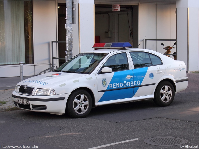Skoda Octavia, fotó: HNorbert
Keywords: rendőrautó rendőrség rendőr magyar Magyarország RB25-36 Hungary hungarian police policecar