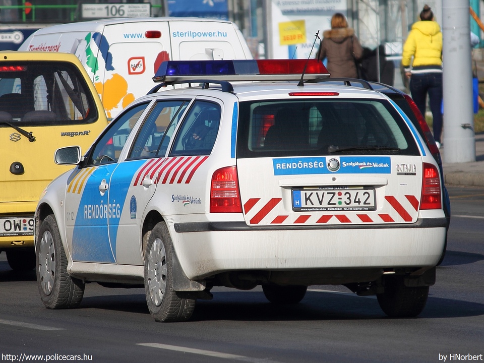 Skoda Octavia 1.6i Tour, fotó: HNorbert
Keywords: rendőr rendőrautó rendőrség magyar Magyarország KVZ-342 Hungary hungarian police policecar