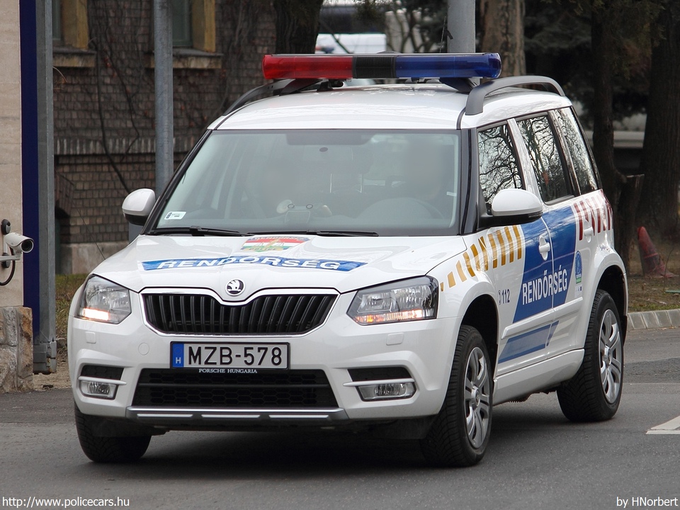 Skoda Yeti 2.0 CR TDI 4x4, fotó: HNorbert
Keywords: rendőr rendőrautó rendőrség magyar Magyarország MZB-578 Hungary hungarian police policecar