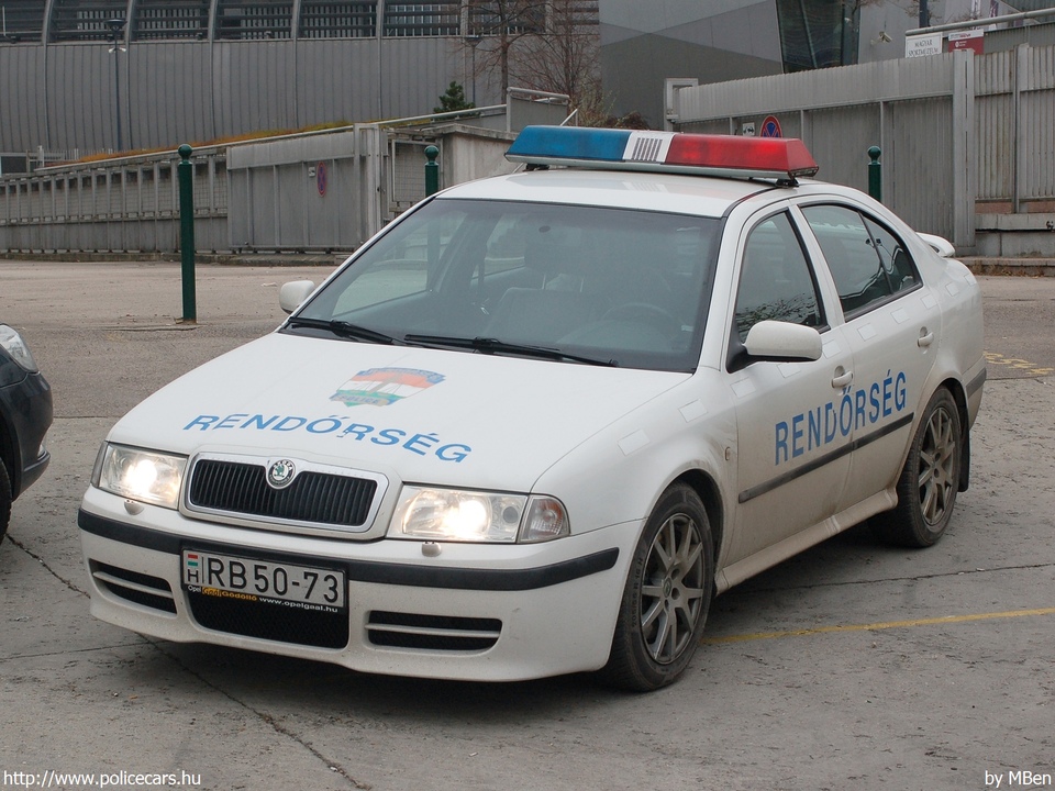 Skoda Octavia, fotó: MBen
Keywords: rendőr rendőrautó rendőrség magyar Magyarország RB50-73 Hungary hungarian police policecar