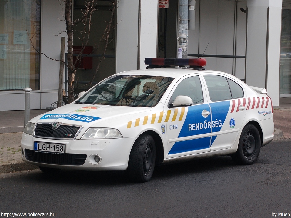 Skoda Octavia II RS, fotó: MBen
Keywords: rendőr rendőrautó rendőrség magyar Magyarország LGH-158 Hungary hungarian police policecar
