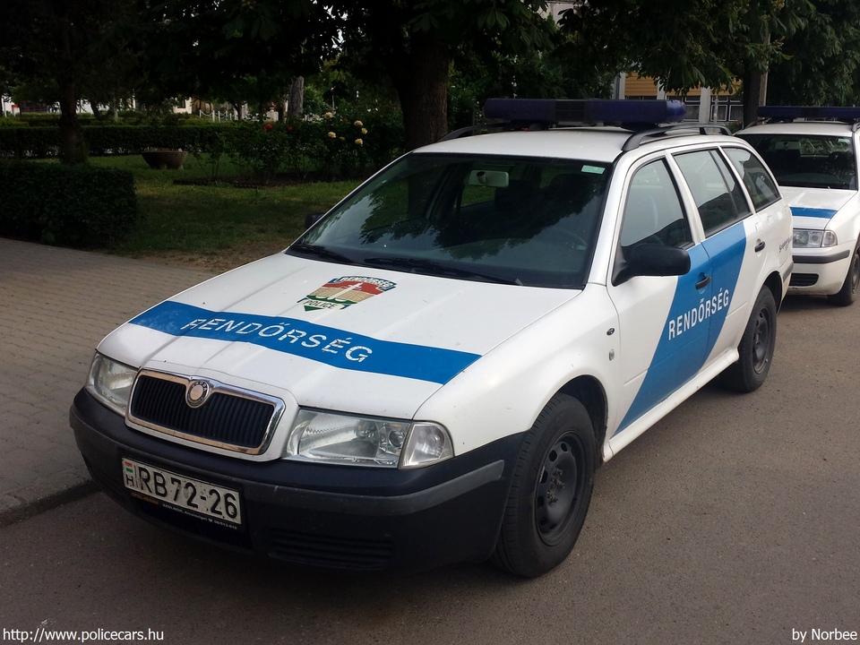 Skoda Octavia, fotó: Norbee
Keywords: rendőr rendőrautó rendőrség magyar Magyarország Hungary hungarian police policecar rb72-26