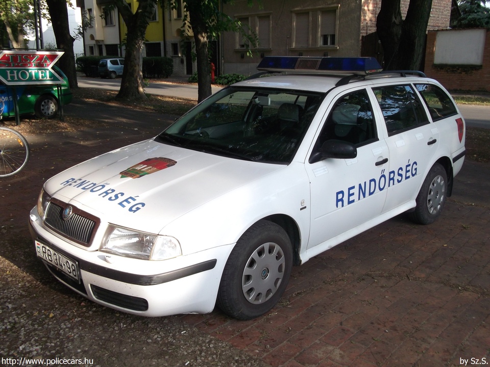 Skoda Octavia Tour, fotó: Sz.S.
Keywords: rendőr rendőrautó rendőrség magyar Magyarország Hungary hungarian police policecar rb34-98
