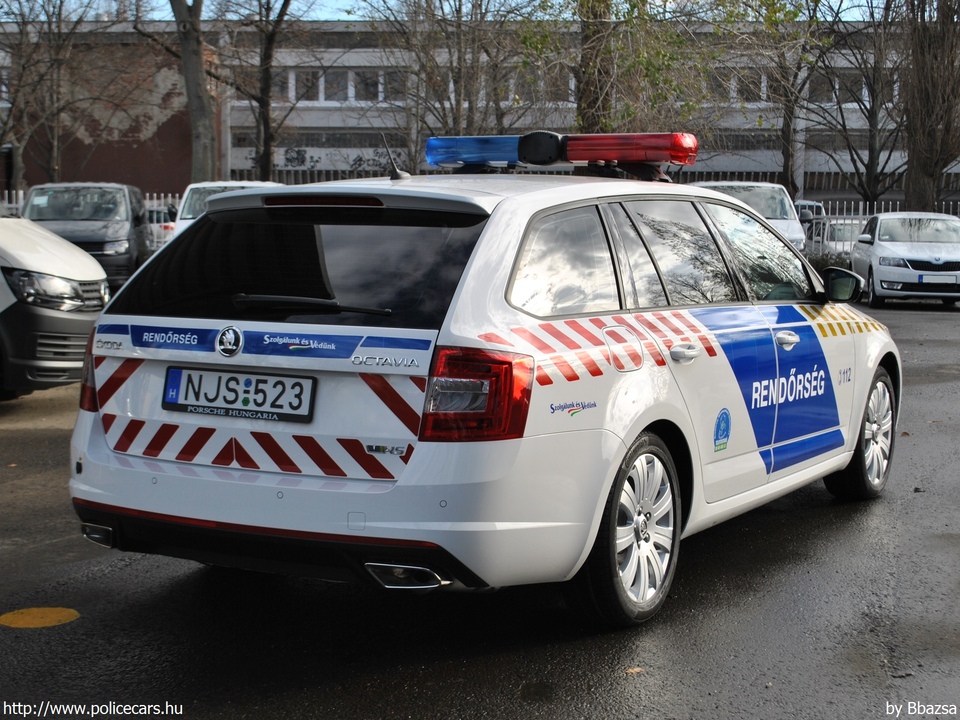 Skoda Octavia Combi RS 2.0 TSI DSG, fotó: Bbazsa
Keywords: rendőr rendőrautó rendőrség magyar Magyarország NJS-523 hungarian Hungary police policecar