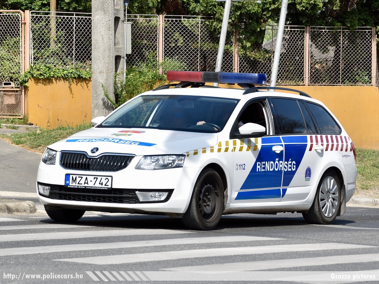 Skoda Octavia III Combi 1.4 TSI, fotó: Gzozzo pictures
Keywords: rendőr rendőrautó rendőrség magyar Magyarország hungarian Hungary police policecar MZA-742