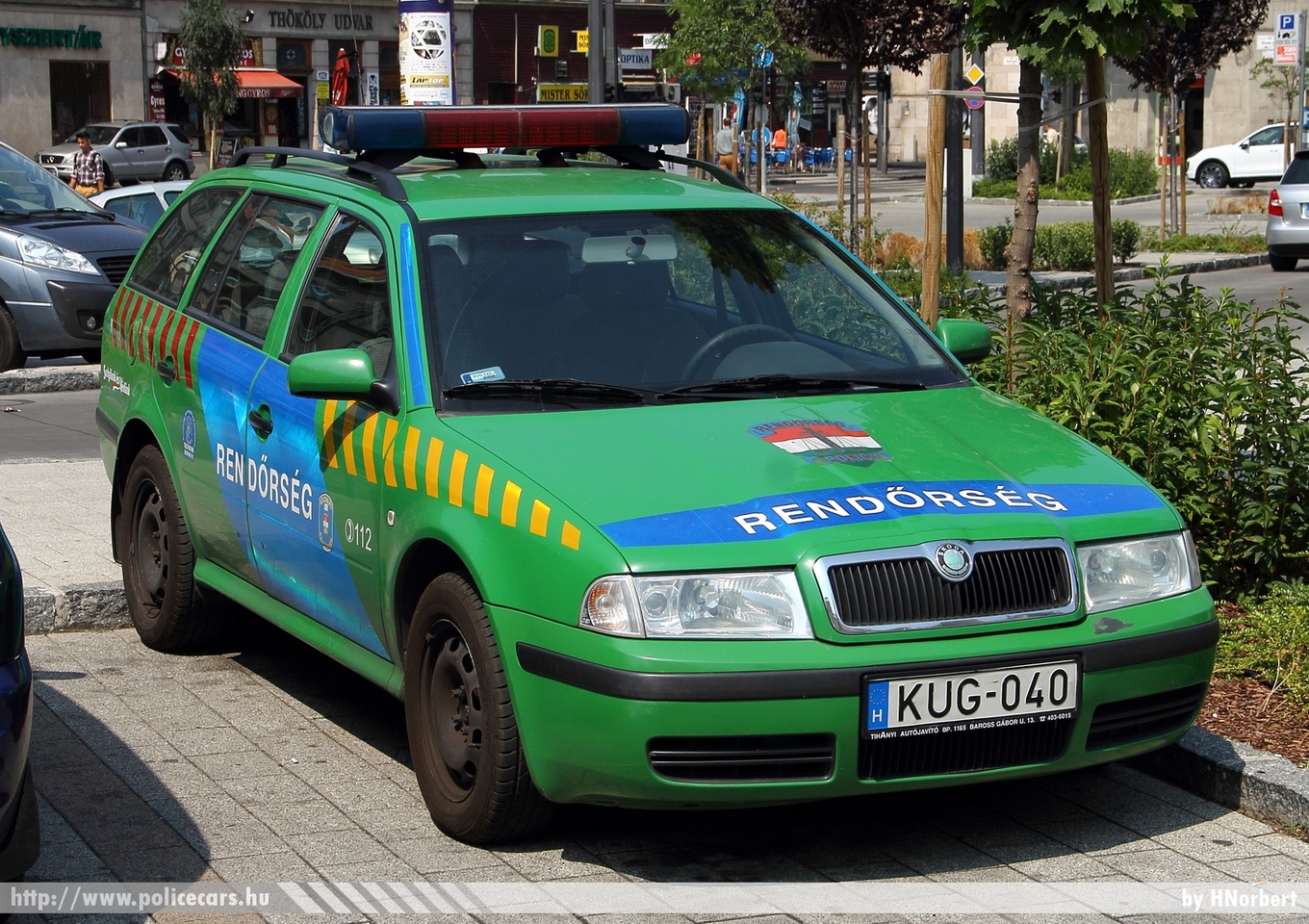 Skoda Octavia Combi Tour 1.9 PD TDI, fotó: HNorbert
Keywords: rendőr rendőrautó rendőrség magyar Magyarország hungarian Hungary police policecar KUG-040