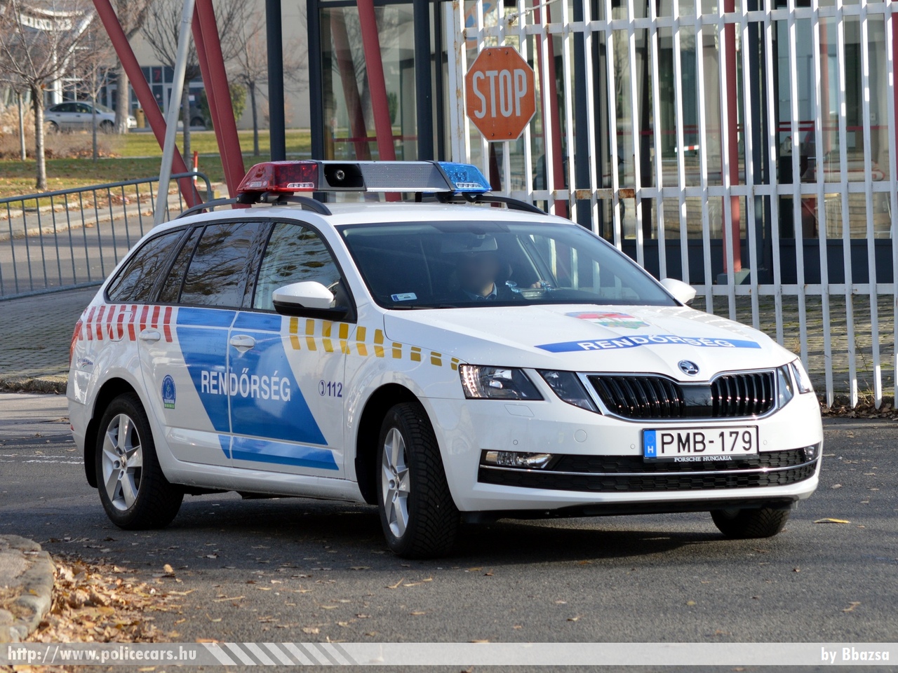 Skoda Octavia III Combi facelift, fotó: Bbazsa
Keywords: PMB-179 rendőr rendőrautó rendőrség magyar Magyarország   Hungary hungarian police policecar 