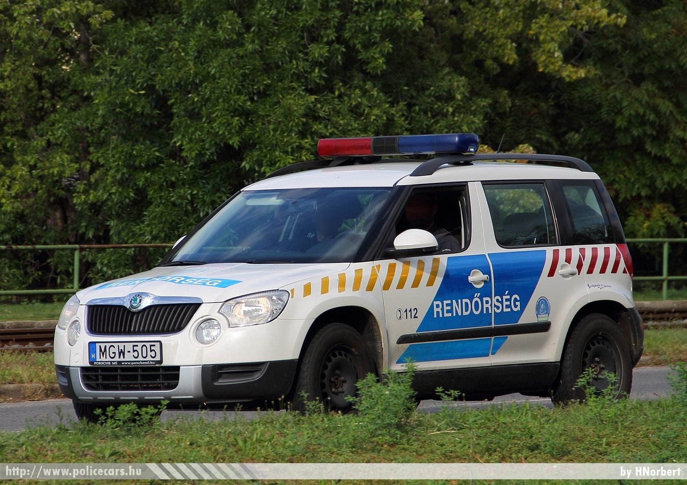 Skoda Yeti, fotó: HNorbert
Keywords: rendőr rendőrautó rendőrség magyar Magyarország hungarian Hungary police policecar MGW-505