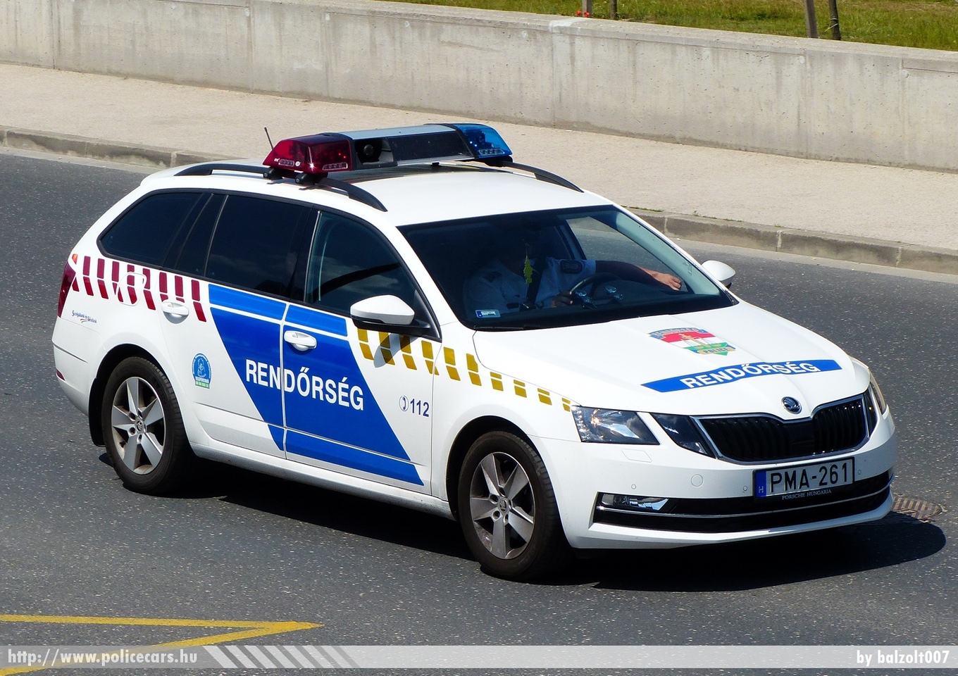 Skoda Octavia III Combi facelift, fotó: balzolt007
Keywords: rendőr rendőrautó rendőrség magyar Magyarország hungarian Hungary police policecar PMA-261
