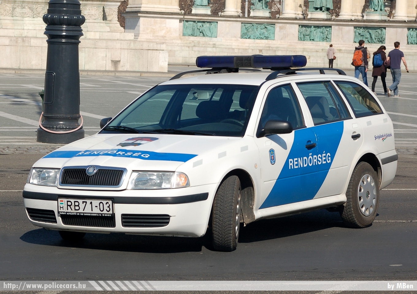 Skoda Octavia I, fotó: MBen
Keywords: rendőr rendőrautó rendőrség magyar Magyarország hungarian Hungary police policecar RB71-03