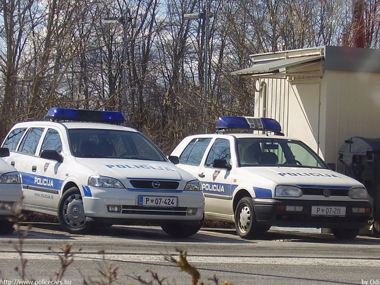Opel Astra G, Volkswagen Golf, fotó: Odi
Keywords: szlovén Szlovénia rendőrautó rendőrség rendőr police policecar Slovenia slovenian