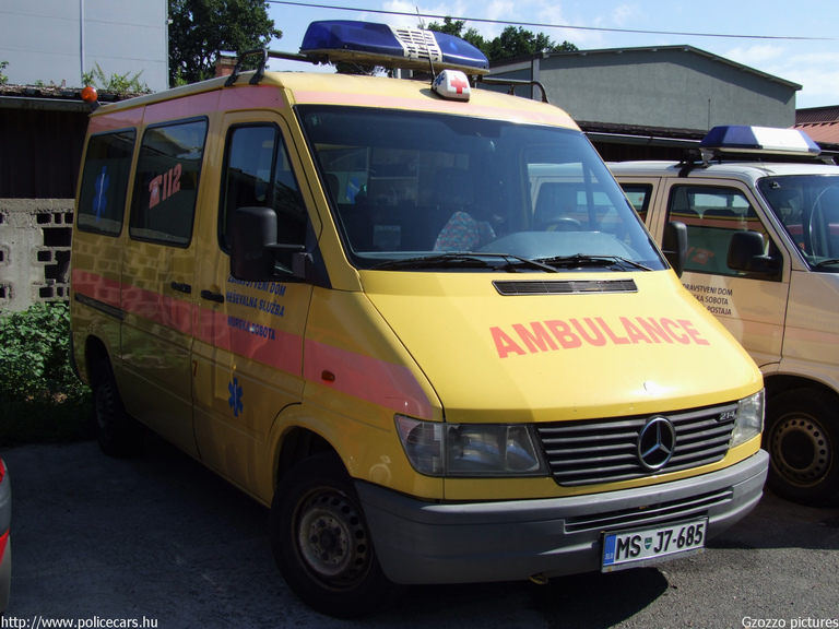 Mercedes Sprinter, fotó: Gzozzo pictures
Keywords: szlovén Szlovénia mentőautó mentő slovenian Slovenia ambulance
