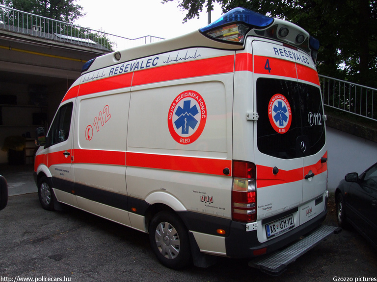 Mercedes Sprinter II, fotó: Gzozzo pictures
Keywords: szlovén Szlovénia mentőautó mentő slovenian Slovenia ambulance