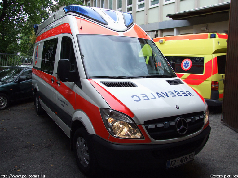 Mercedes Sprinter II, fotó: Gzozzo pictures
Keywords: szlovén Szlovénia mentőautó mentő slovenian Slovenia ambulance