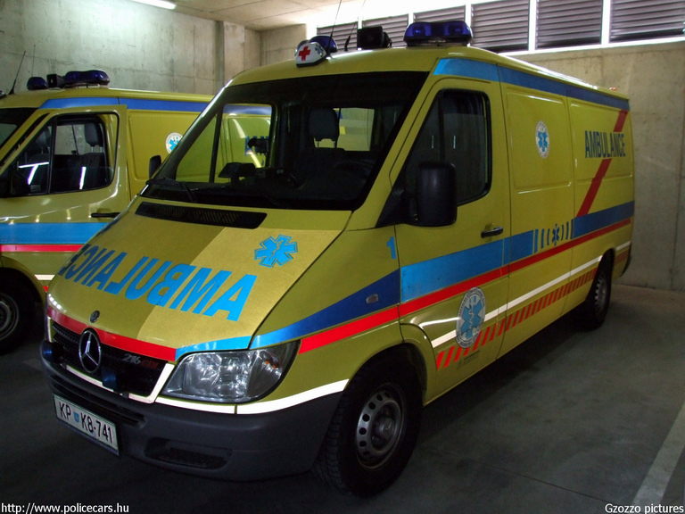 Mercedes Sprinter, fotó: Gzozzo pictures
Keywords: szlovén Szlovénia mentőautó mentő slovenian Slovenia ambulance