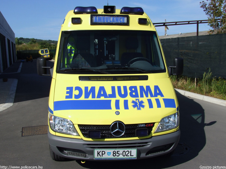 Mercedes Sprinter, fotó: Gzozzo pictures
Keywords: szlovén Szlovénia mentőautó mentő slovenian Slovenia ambulance