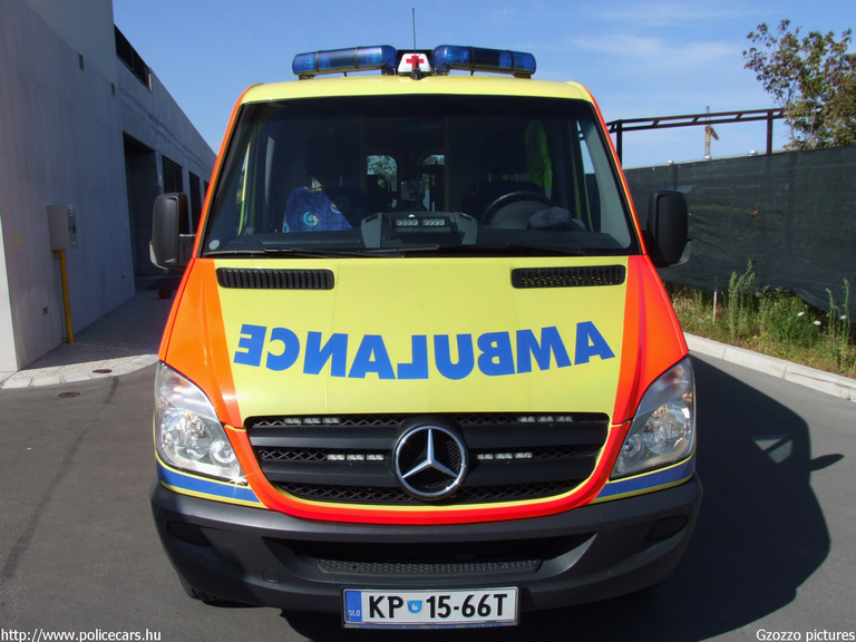 Mercedes Sprinter II, fotó: Gzozzo pictures
Keywords: szlovén Szlovénia mentőautó mentő slovenian Slovenia ambulance