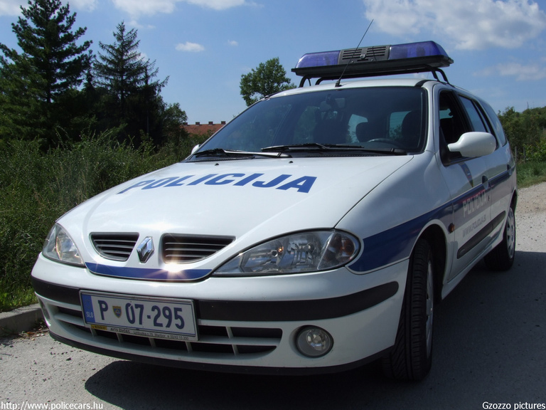 Renault Megane, fotó: Gzozzo pictures
Keywords: szlovén Szlovénia rendőrautó rendőrség rendőr police policecar Slovenia slovenian