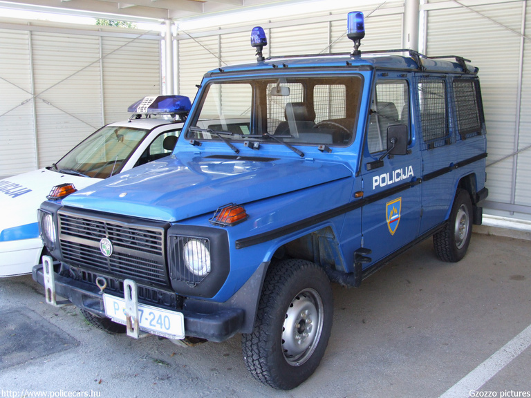Puch, fotó: Gzozzo pictures
Keywords: szlovén Szlovénia rendőrautó rendőrség rendőr rendőr police policecar Slovenia slovenian