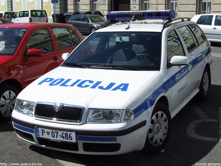 Skoda Octavia, fotó: Gzozzo pictures
Keywords: szlovén Szlovénia rendőrautó rendőrség rendőr rendőr police policecar Slovenia slovenian