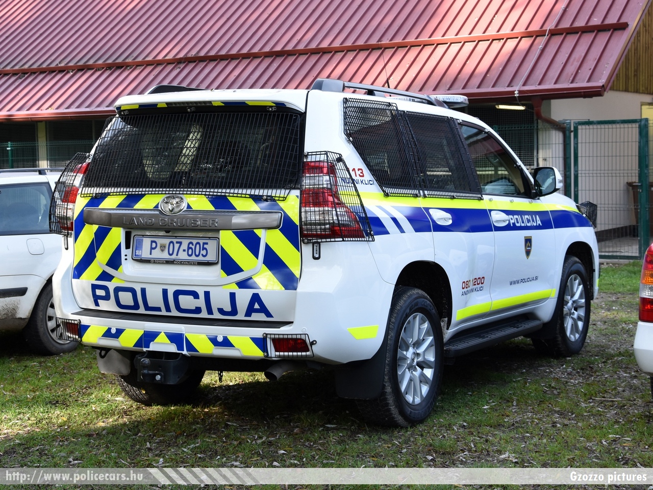 Toyota Land Cruiser, fotó: Gzozzo pictures
Keywords: szlovén Szlovénia rendőr rendőrautó rendőrség police policecar Slovenia slovenian