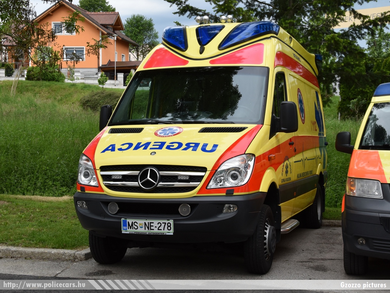 Mercedes Sprinter II 316CDI 4x4, Gornja Radgona, fotó: Gzozzo pictures
Keywords: szlovén Szlovénia mentő mentőautó Slovenia slovenian ambulance